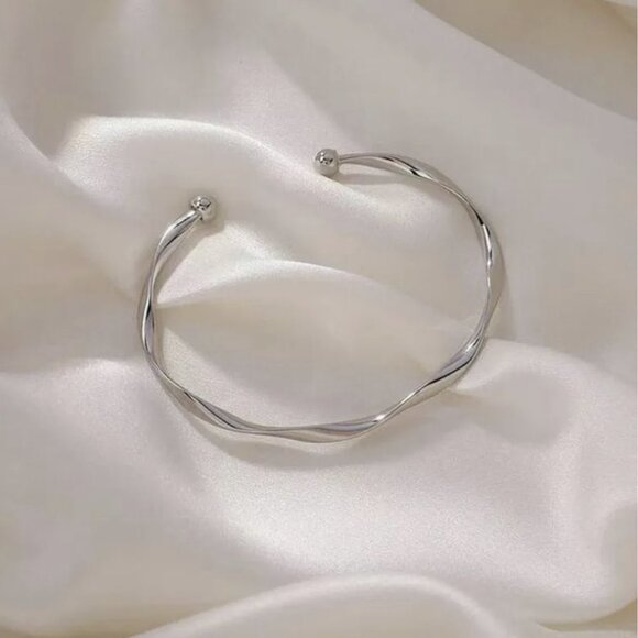 Gorjana Jewelry - “Anya” Minimalist Twist Open Adjustable Gold Neutral Fashion Simple Bracelet